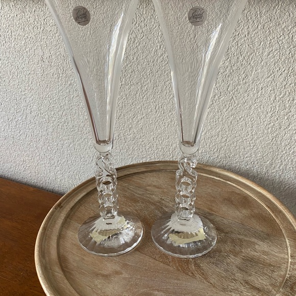 Vintage Pair of Crystal Fluted Champagne Millennium
2000 Glasses - Picture 4 of 4